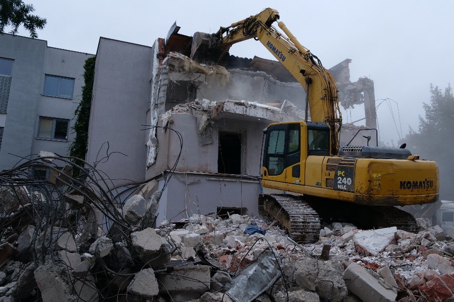 Wyburzanie budynku Podkarpackiego Centrum Innowacji